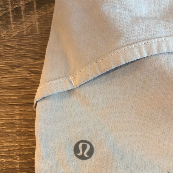 Lululemon Size 6 Shorts - Picture 3 of 4